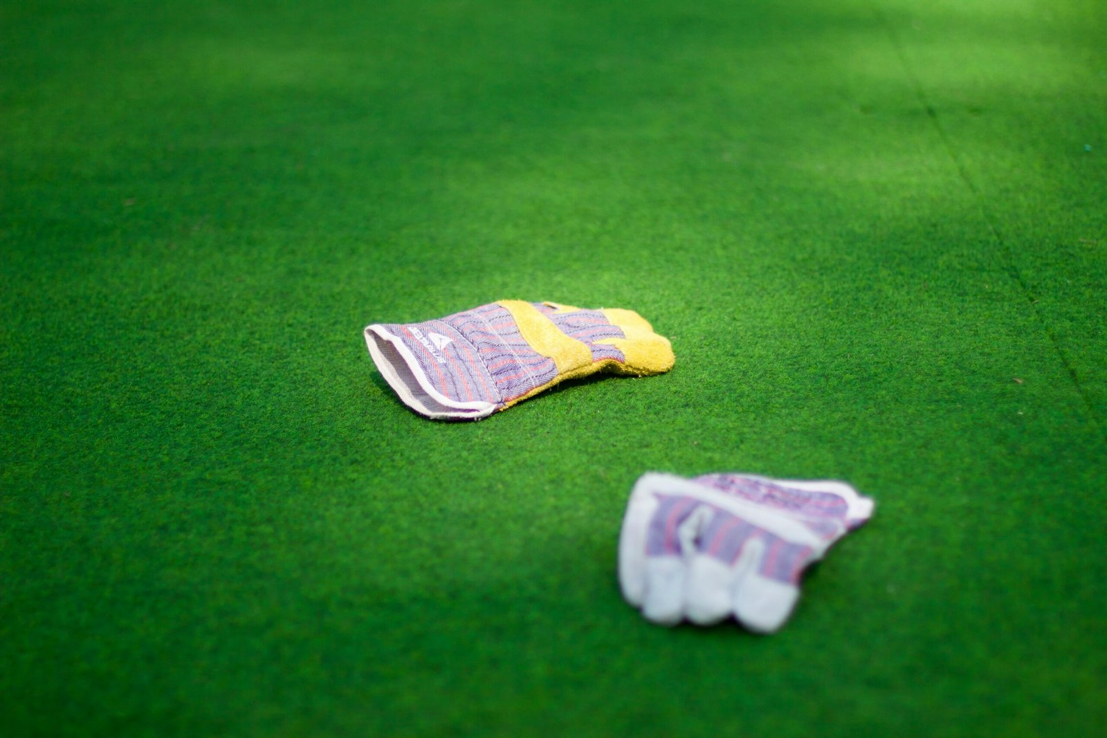how to clean golf gloves
